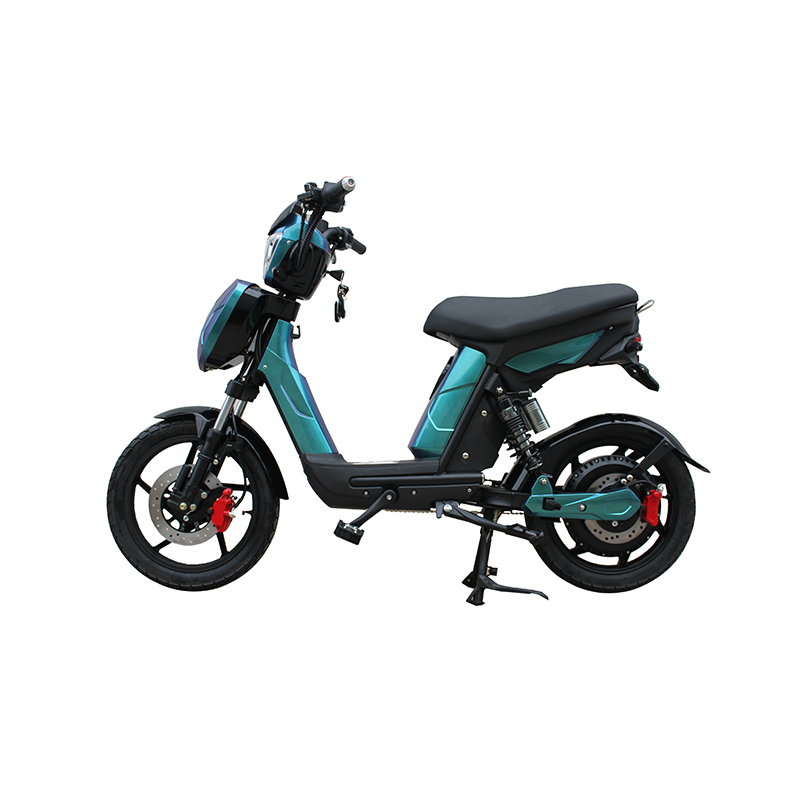 Hvordan er den elektriske scooterens fjæringssystem (enkelt vs. dobbelt) sammenlignet med konkurrerende modeller når det gjelder komfort i ujevnt terreng?